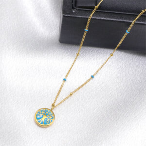 Stylish Gold Enamel Necklace for A Minimalist Chic Look