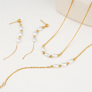 Elegant Freshwater Pearl Jewelry Set in 18K Gold Plating